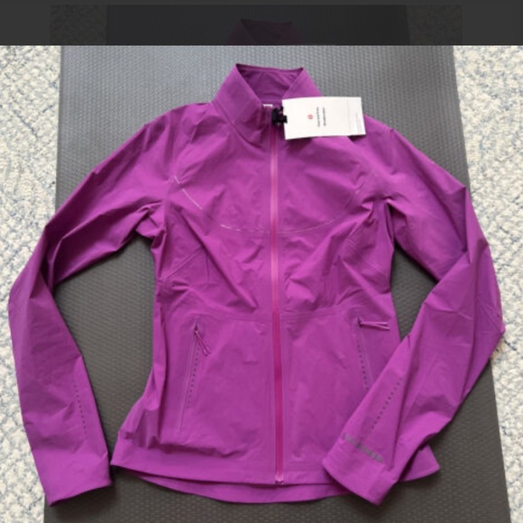 Lululemon FAST FREE WINDBREAKER VIVID PLUM SZ 4 NWT - Picture 1 of 1